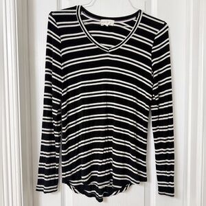 Thyme & Honey long-sleeved V-neck tee black and white horizontal stripe size L